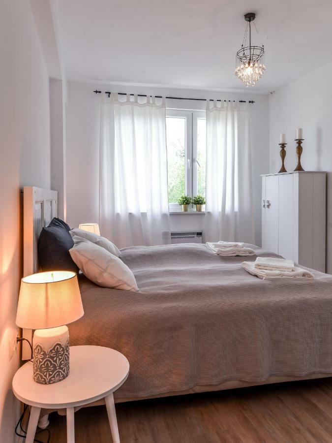66 Apartment - Stylish Two Bedroom In Lozenets District By Flat Mаnager Sófia Exterior foto