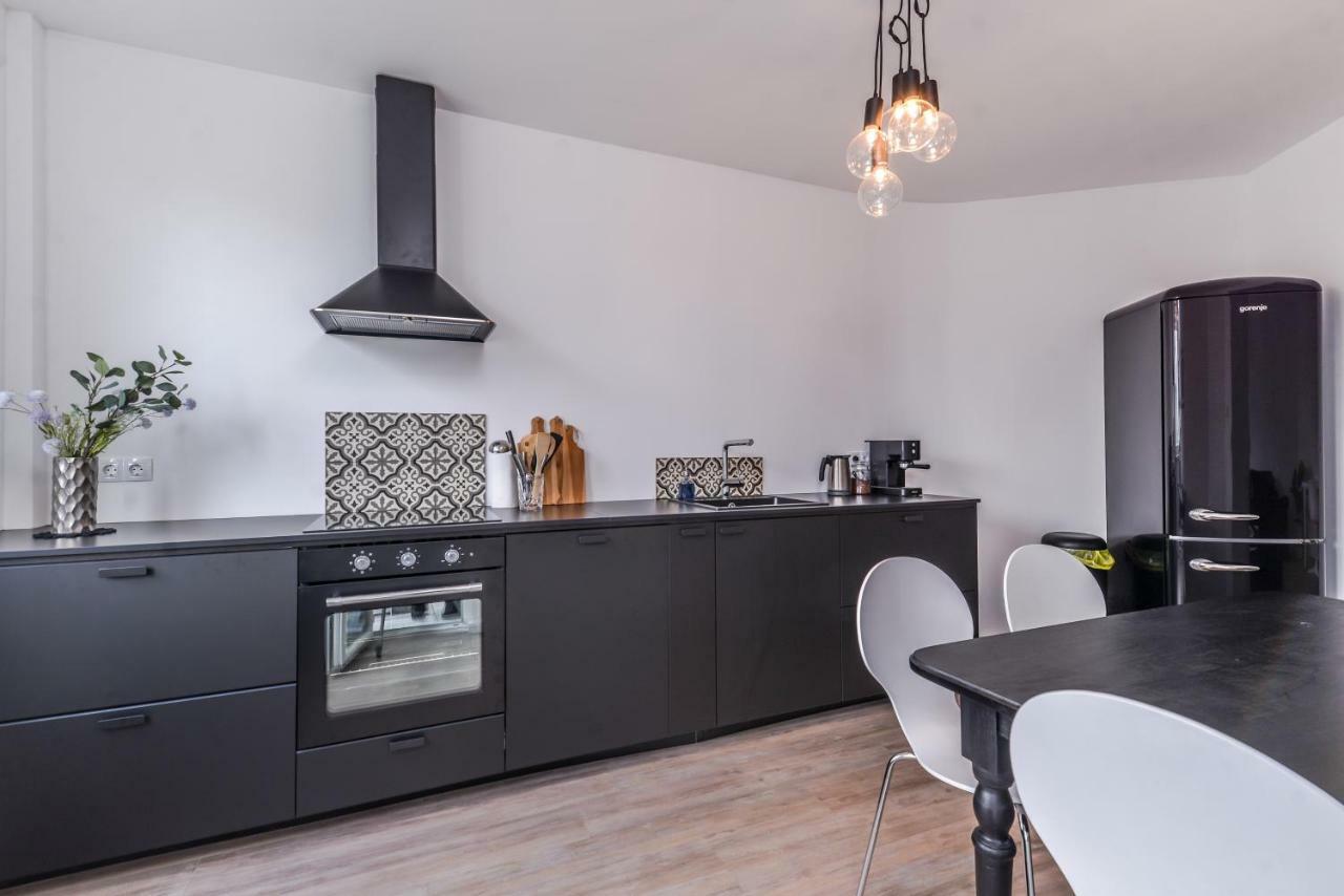 66 Apartment - Stylish Two Bedroom In Lozenets District By Flat Mаnager Sófia Exterior foto