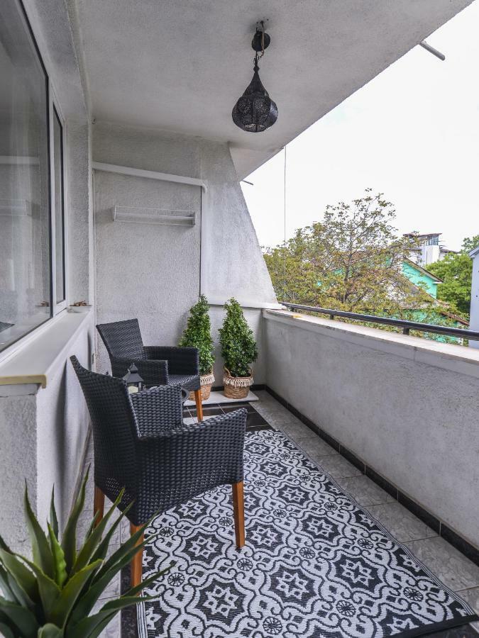 66 Apartment - Stylish Two Bedroom In Lozenets District By Flat Mаnager Sófia Exterior foto